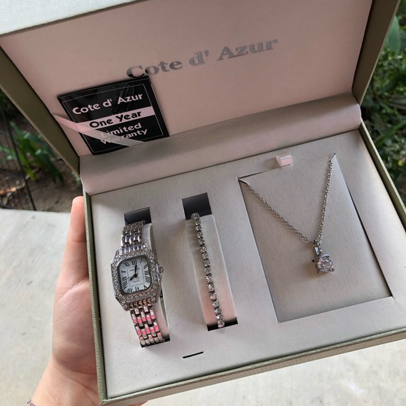 Jewelry - Picture 2 of 3